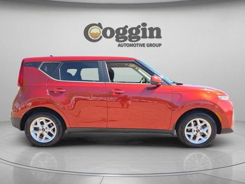 Mars Orange 2022 Kia Soul LX