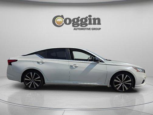 White 2019 Nissan Altima 2.5 SR