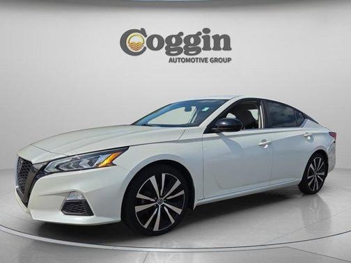 White 2019 Nissan Altima 2.5 SR