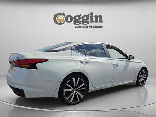 White 2019 Nissan Altima 2.5 SR