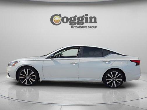 White 2019 Nissan Altima 2.5 SR