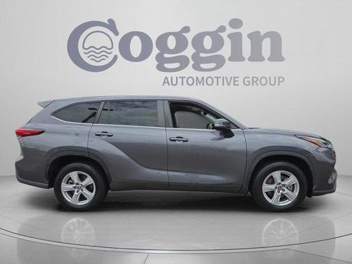 Magnetic Gray Metallic 2023 Toyota Highlander L