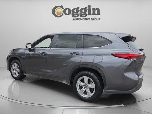 Magnetic Gray Metallic 2023 Toyota Highlander L
