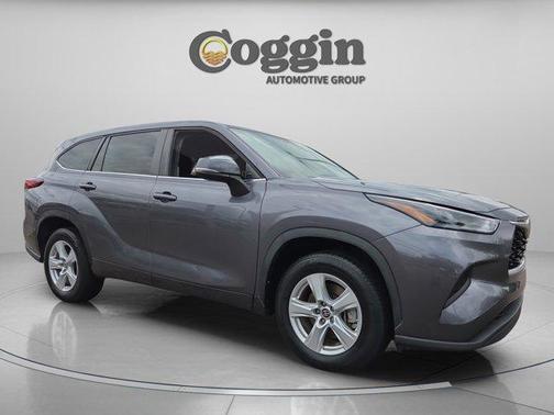 Magnetic Gray Metallic 2023 Toyota Highlander L