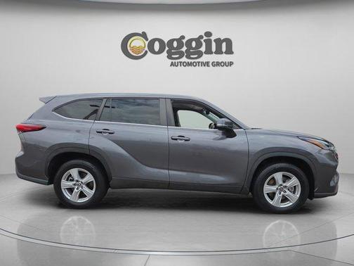 Magnetic Gray Metallic 2023 Toyota Highlander L