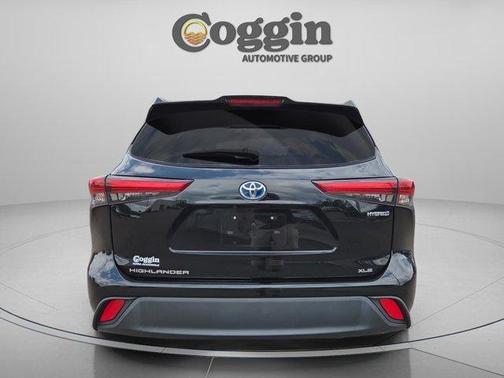Midnight Black Metallic 2023 Toyota Highlander Hybrid XLE