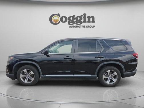 Crystal Black Pearl 2023 Honda Pilot EX-L 8-Passenger