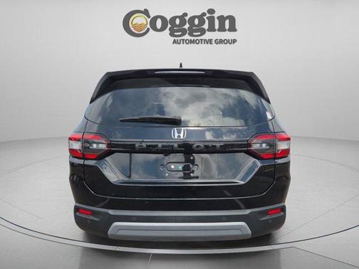 Crystal Black Pearl 2023 Honda Pilot EX-L 8-Passenger