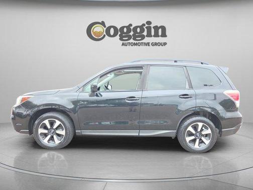 Crystal Black Silica 2017 Subaru Forester 2.5i Premium