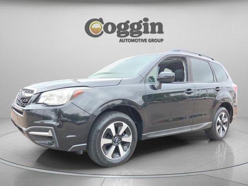 Crystal Black Silica 2017 Subaru Forester 2.5i Premium