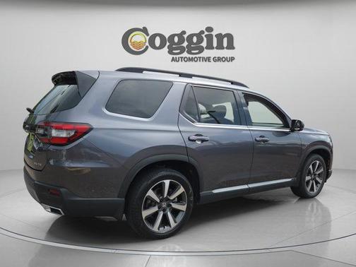 Modern Steel Metallic 2023 Honda Pilot Elite