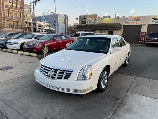 Photo 3 of 22 of 2007 Cadillac DTS Luxury II