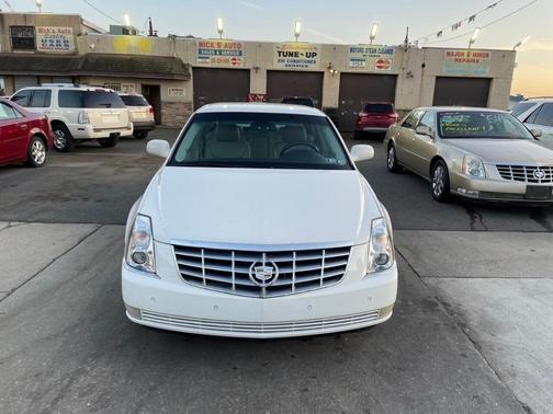 Photo 4 of 22 of 2007 Cadillac DTS Luxury II