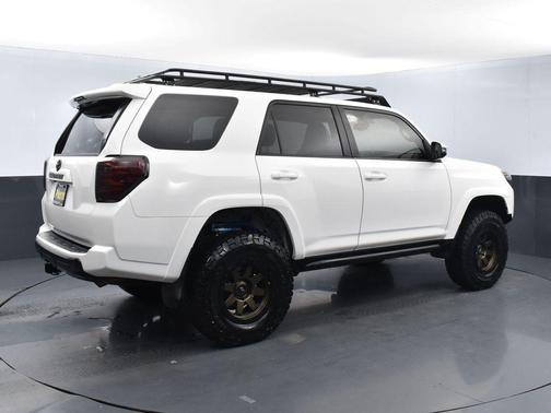 Super White 2018 Toyota 4Runner SR5 Premium