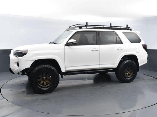 Super White 2018 Toyota 4Runner SR5 Premium