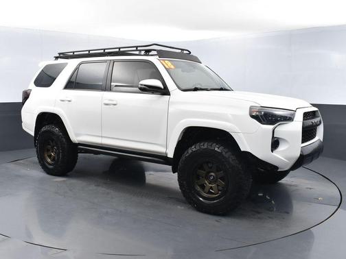 Super White 2018 Toyota 4Runner SR5 Premium