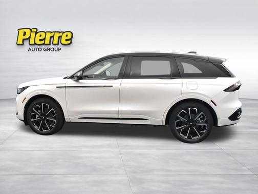 White Platinum Metallic Tri-Coat 2026 Lincoln Nautilus Reserve