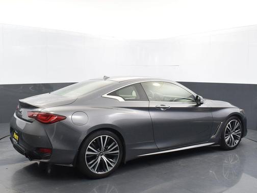 2022 INFINITI Q60 LUXE