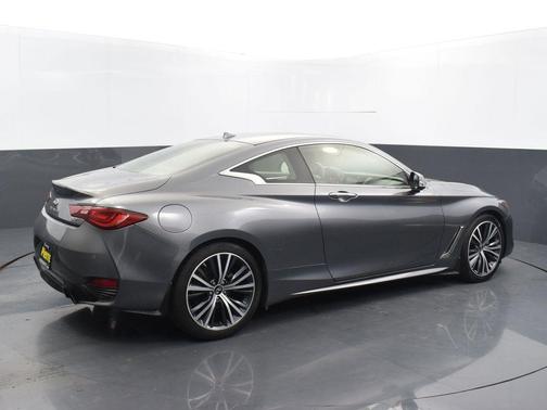 2022 INFINITI Q60 LUXE
