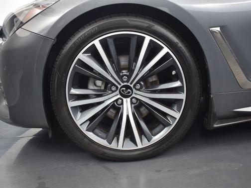2022 INFINITI Q60 LUXE