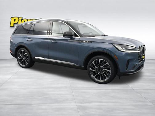 whisper blue metallic clearcoat 2026 Lincoln Aviator Reserve AWD