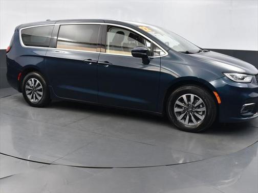 2022 Chrysler Pacifica Hybrid Touring L