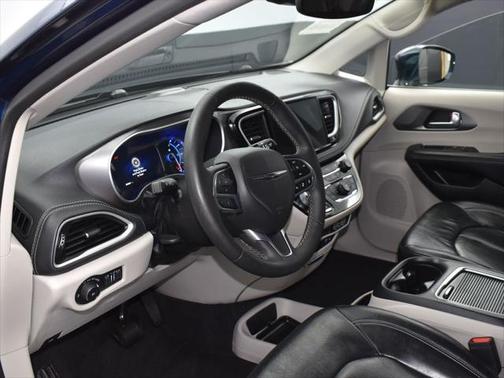 2022 Chrysler Pacifica Hybrid Touring L