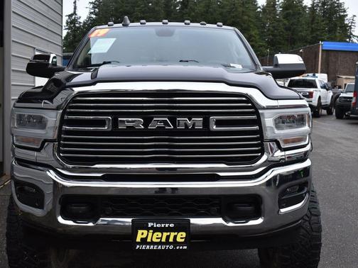 2019 RAM 3500 Laramie Crew Cab 4x4 8' Box