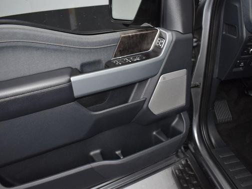 2022 Ford F-150 Lightning LARIAT