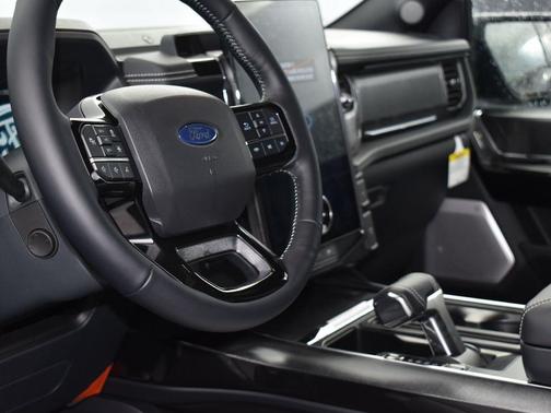2025 Ford F-150 Lightning Platinum