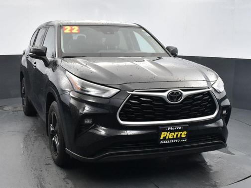 2022 Toyota Highlander LE