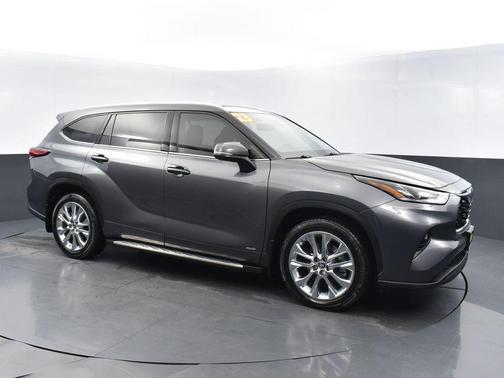 Magnetic Gray Metallic 2023 Toyota Highlander Hybrid Limited