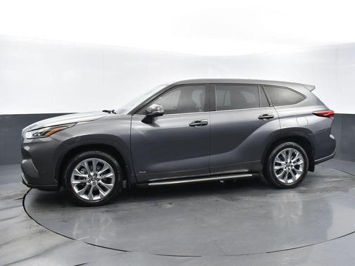 Magnetic Gray Metallic 2023 Toyota Highlander Hybrid Limited