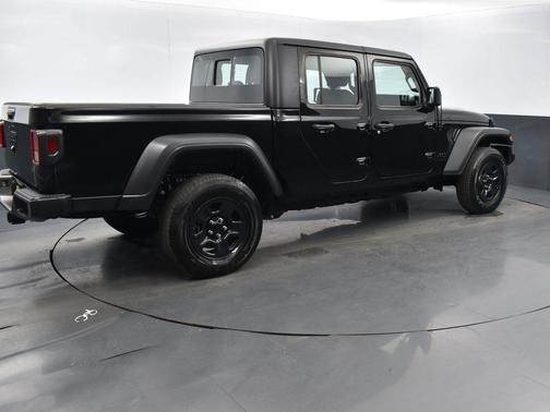 2022 Jeep Gladiator Sport