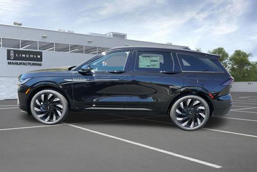 Infinite Black Metallic Clearcoat 2026 Lincoln Nautilus Reserve