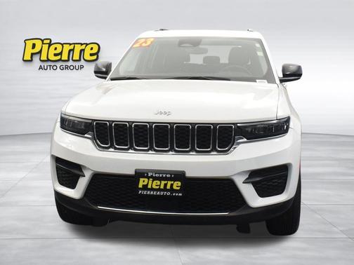 Bright White Clearcoat 2023 Jeep Grand Cherokee Laredo