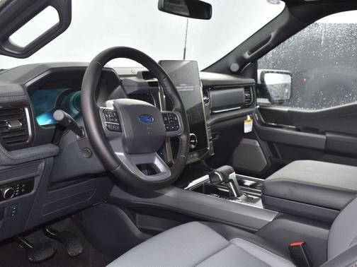 2025 Ford F-150 Lightning LARIAT
