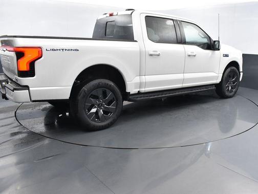 2025 Ford F-150 Lightning LARIAT