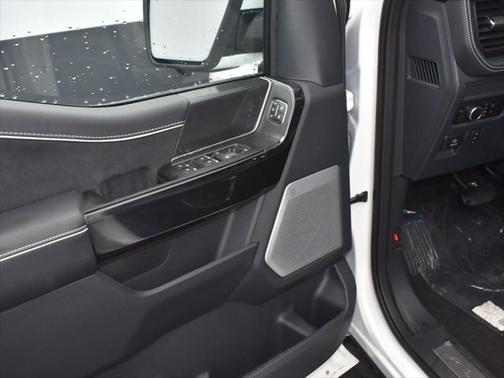2025 Ford F-150 Lightning Platinum