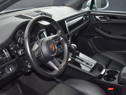 2023 Porsche Macan Base