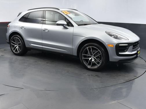 2023 Porsche Macan Base