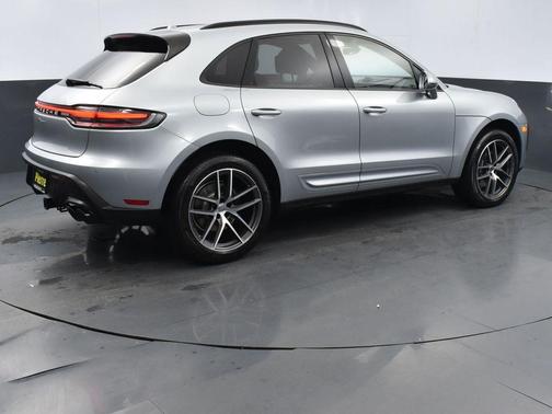 2023 Porsche Macan Base