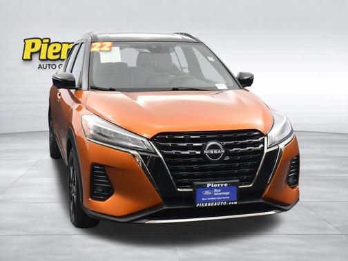 Monarch Orange Metallic/Super Black 2022 Nissan Kicks SR