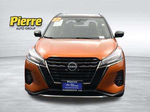 Monarch Orange Metallic/Super Black 2022 Nissan Kicks SR