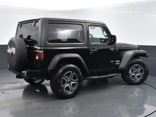 Photo 4 of 26 of 2020 Jeep Wrangler Sport
