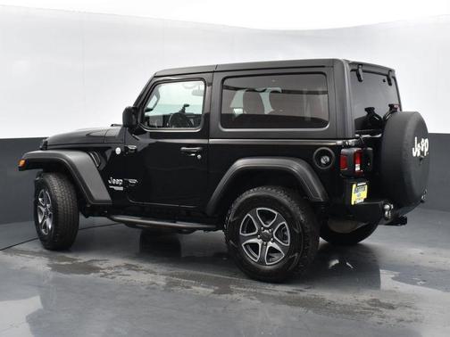 Photo 2 of 26 of 2020 Jeep Wrangler Sport