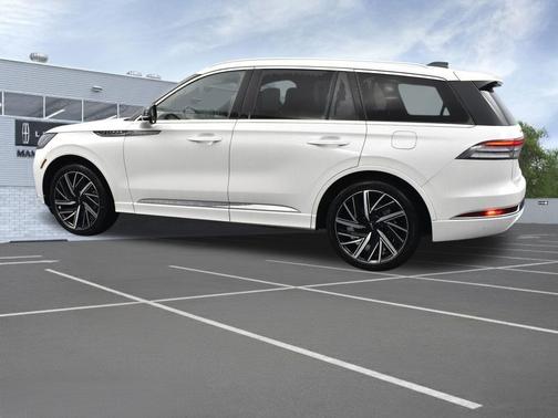 Pristine White Metallic Tri-Coat 2026 Lincoln Aviator Black Label AWD