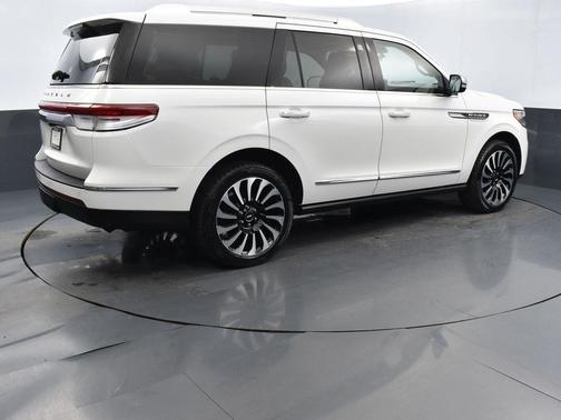 2022 Lincoln Navigator Black Label