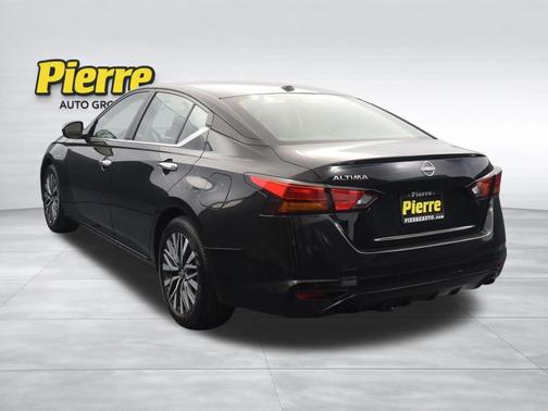 Super Black 2025 Nissan Altima 2.5 SV