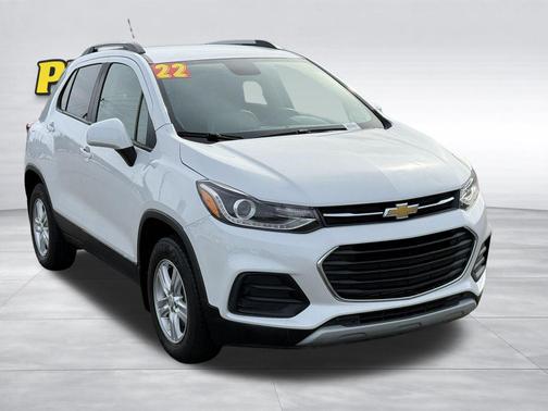 Iridescent Pearl Tricoat 2022 Chevrolet Trax LT